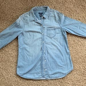Woman’s Gap denim long sleeve button down shirt size medium